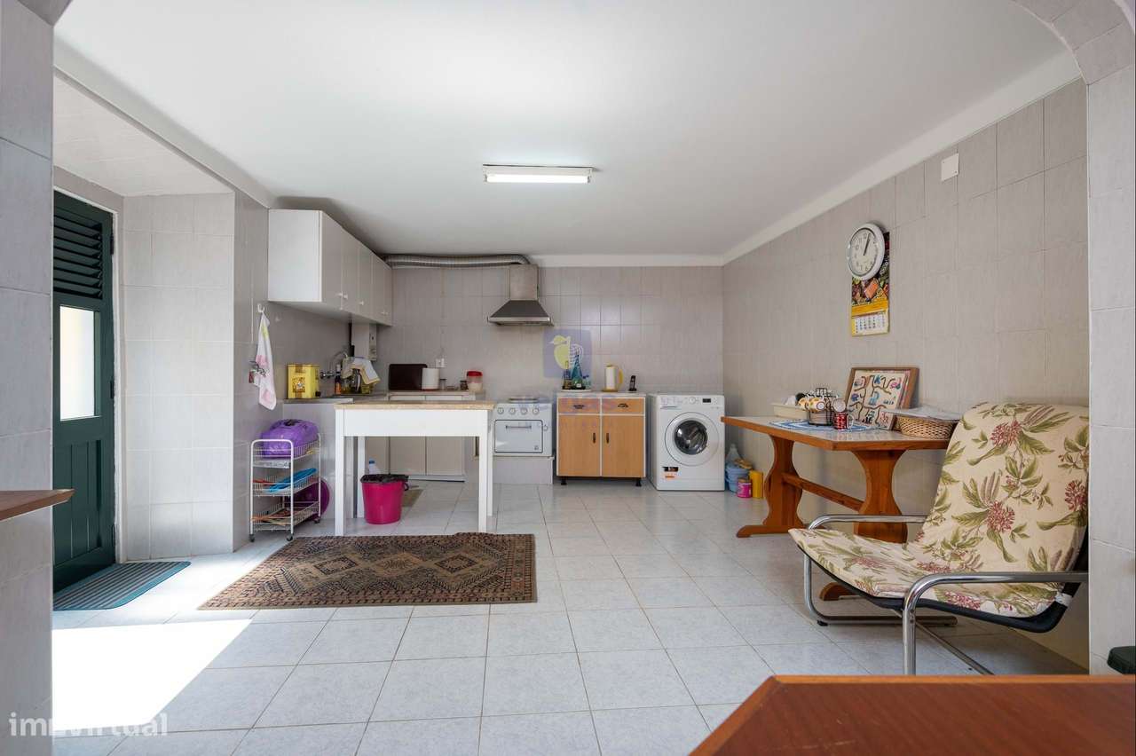 Moradia com Glamour! T4 com Garagem e Terraço no Centro de Vidais-37