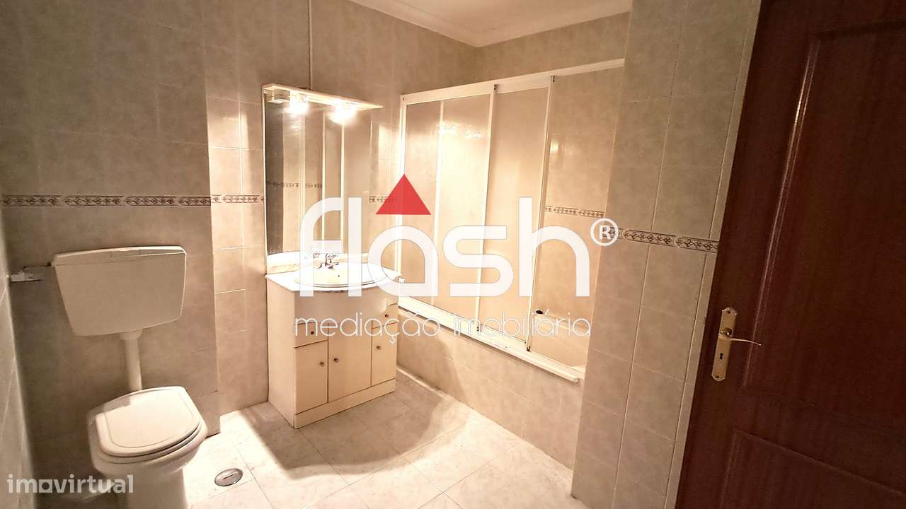 Apartamento T2 c/ parqueamento em Mem Martins-22