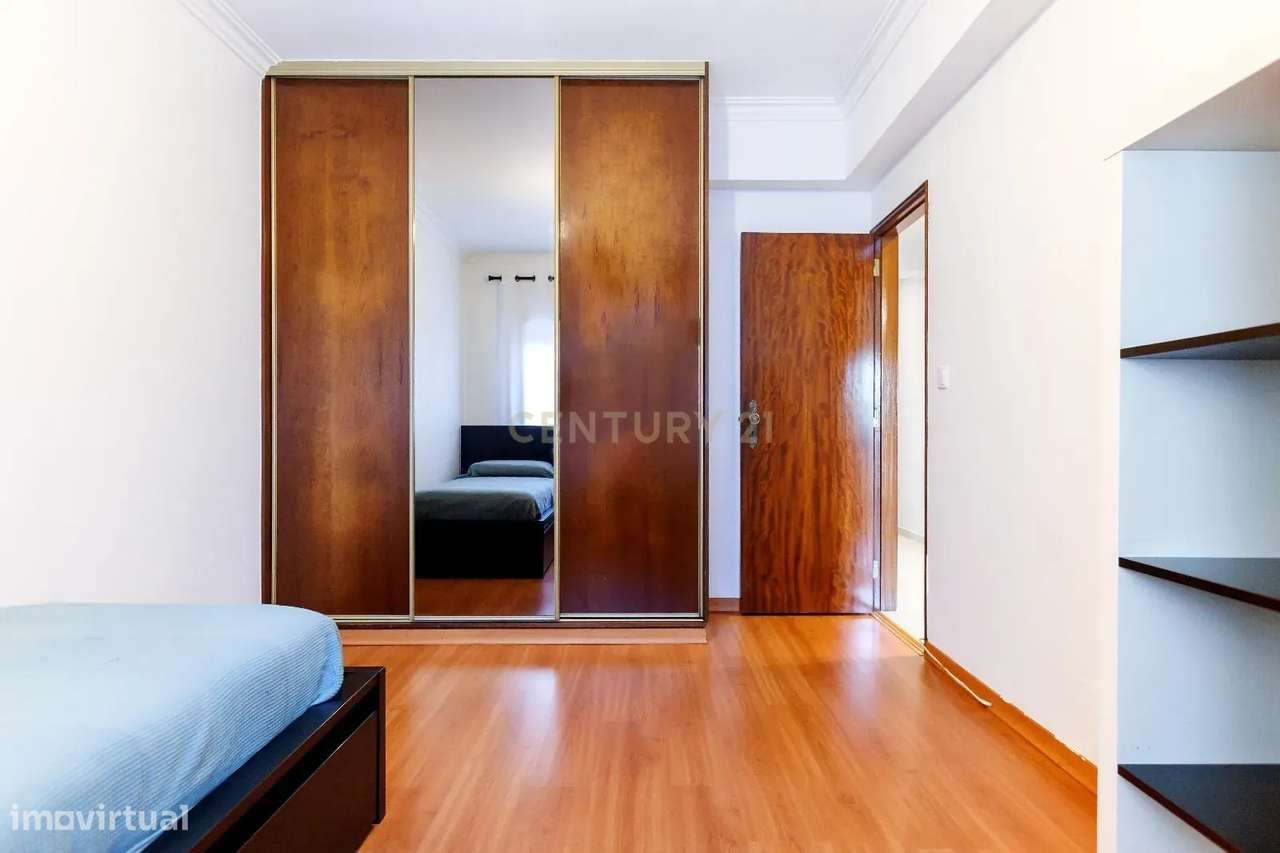 T2 R/c. alto - Remodelado - Torre da Marinha-15