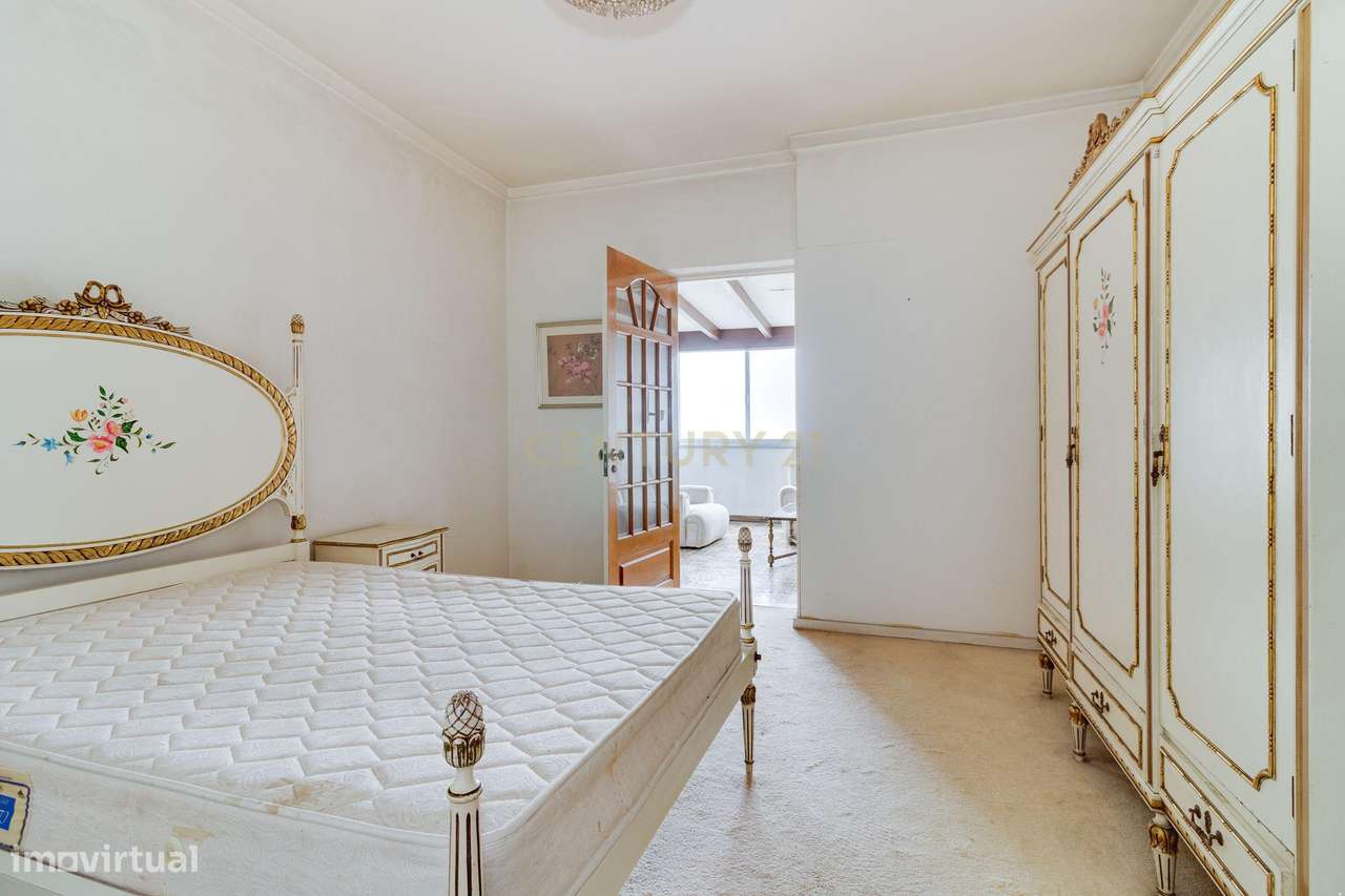 Fantástico T2 com Vista Rio em Linda-a-Velha-10