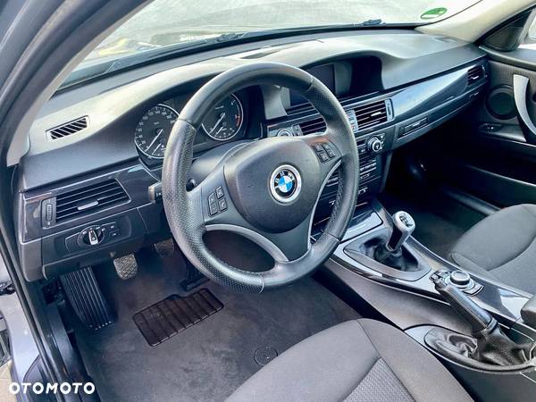 BMW Seria 3 318d Luxury Line EU6 - 12