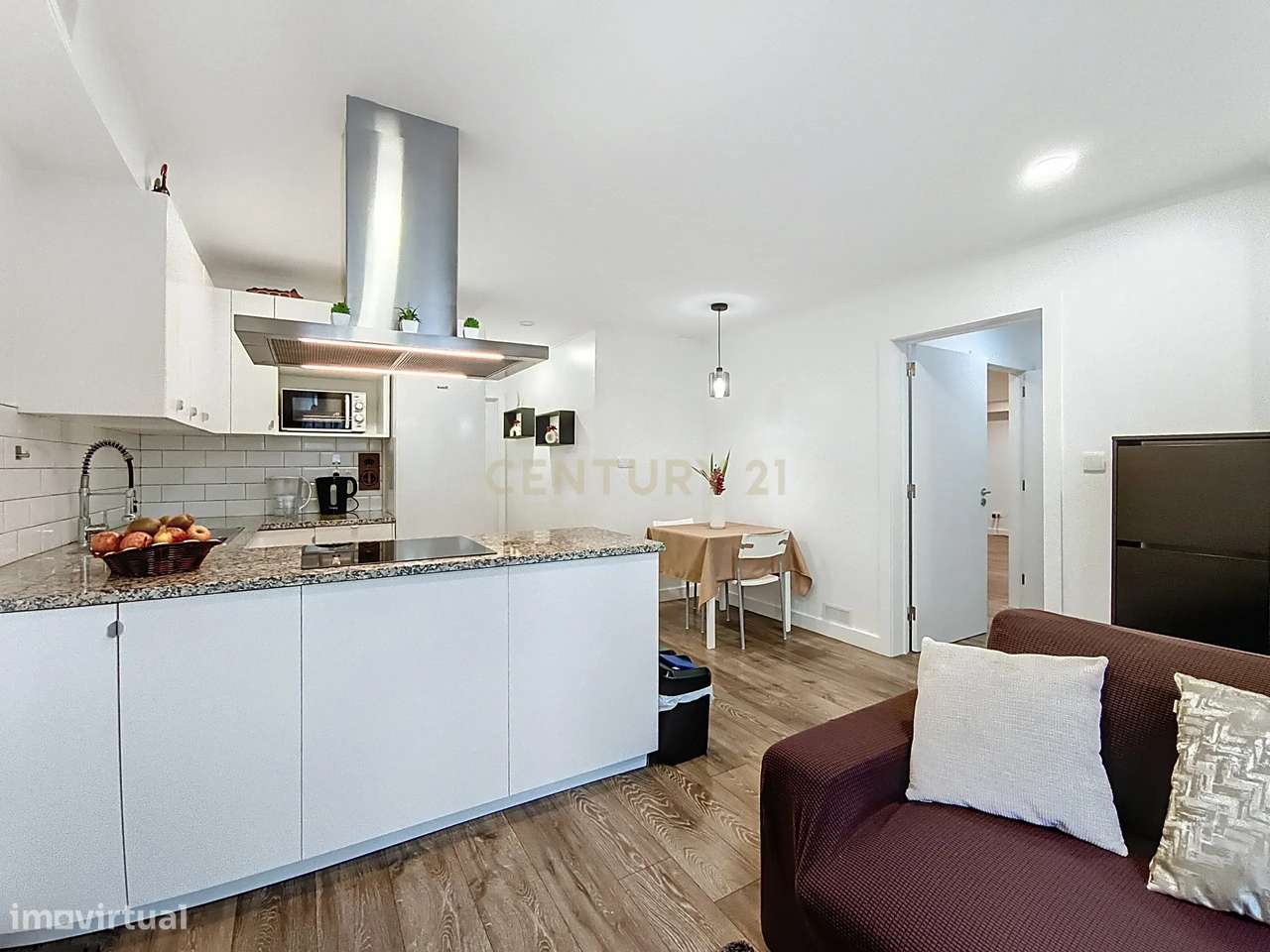 Moradia Moderna com Piscina + Apartamento Independente | Construção 20-49