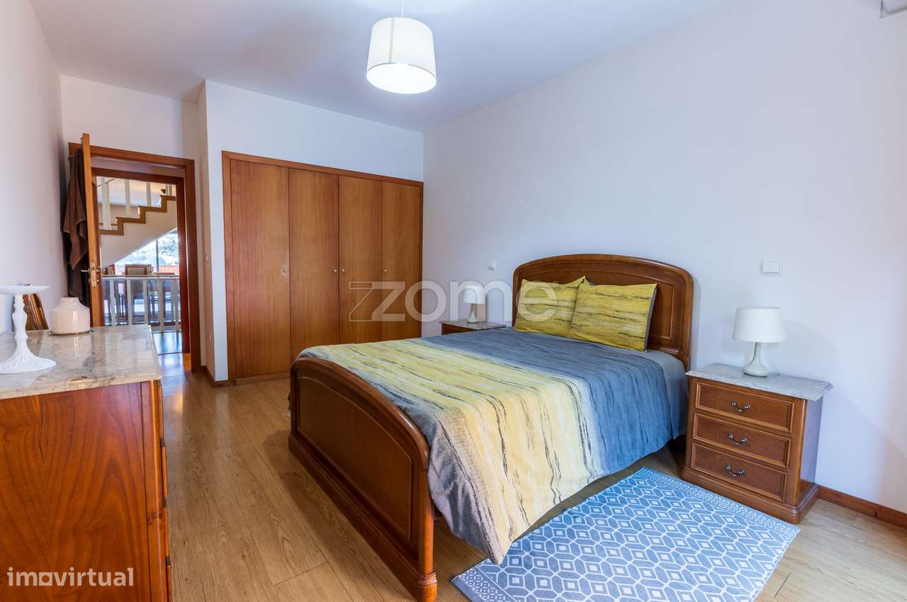 Moradia Geminada T3 em Aldão-16