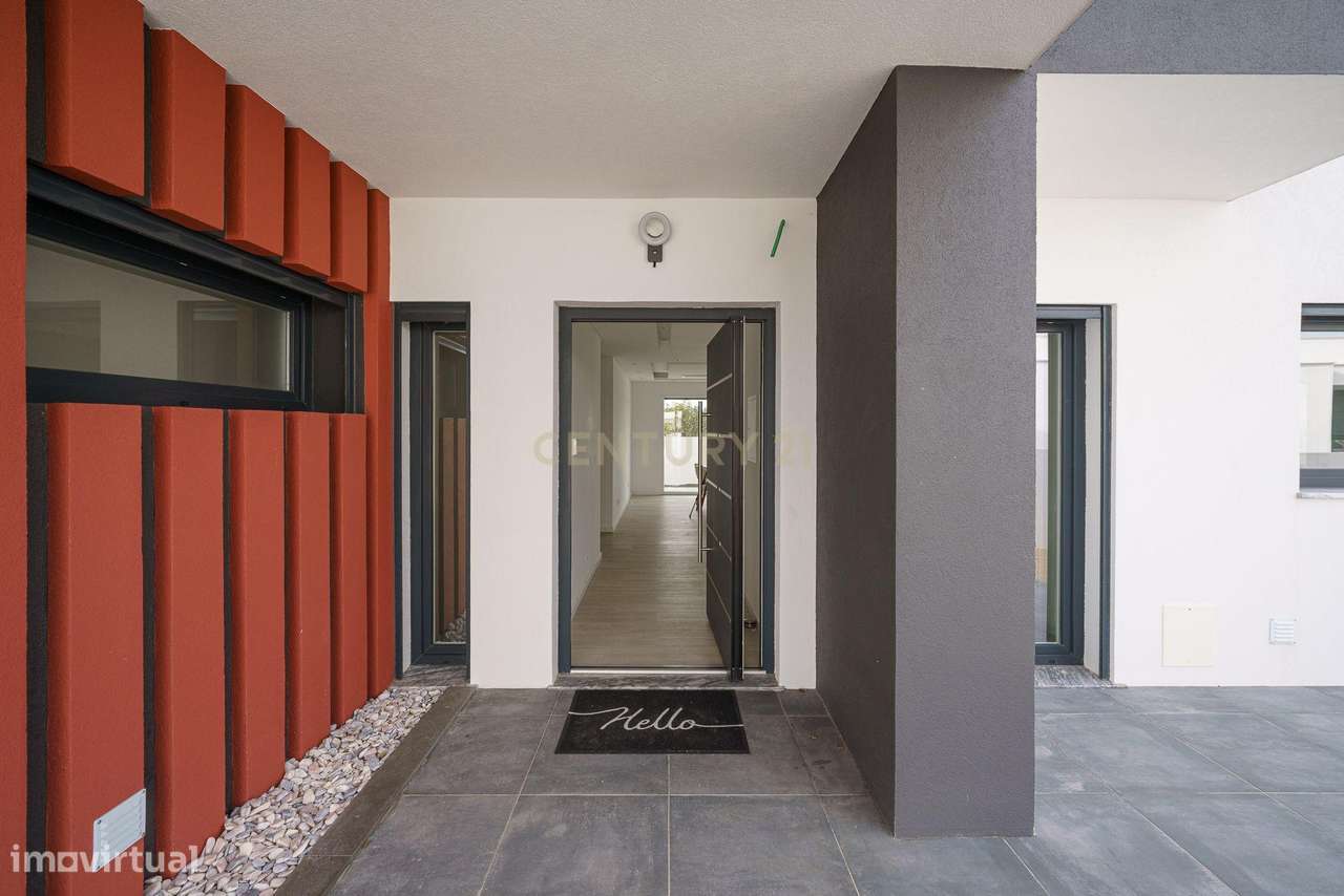 Moradia T3 Térrea a estrear com piscina e vista Serra-Setúbal-17
