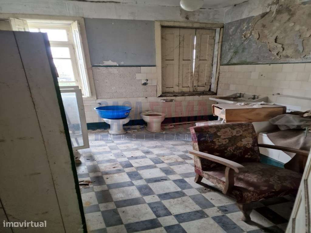Moradia para restauro com projeto aprovado no Centro da Póvoa de Va... - Grande imagem: 5/13