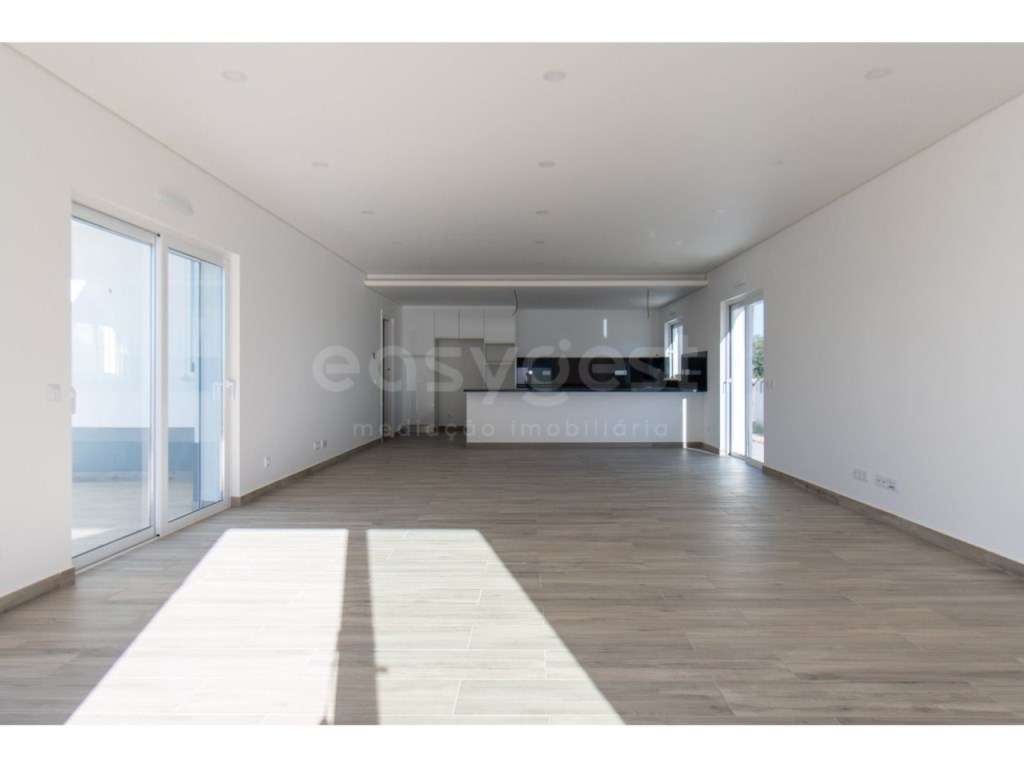 Moradia T4 com garagem e piscina - Vista mar, Altura - Grande imagem: 3/35