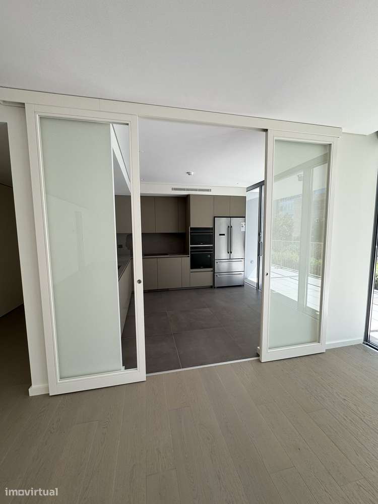 Exclusivo T4 no Prata Riverside Village-3