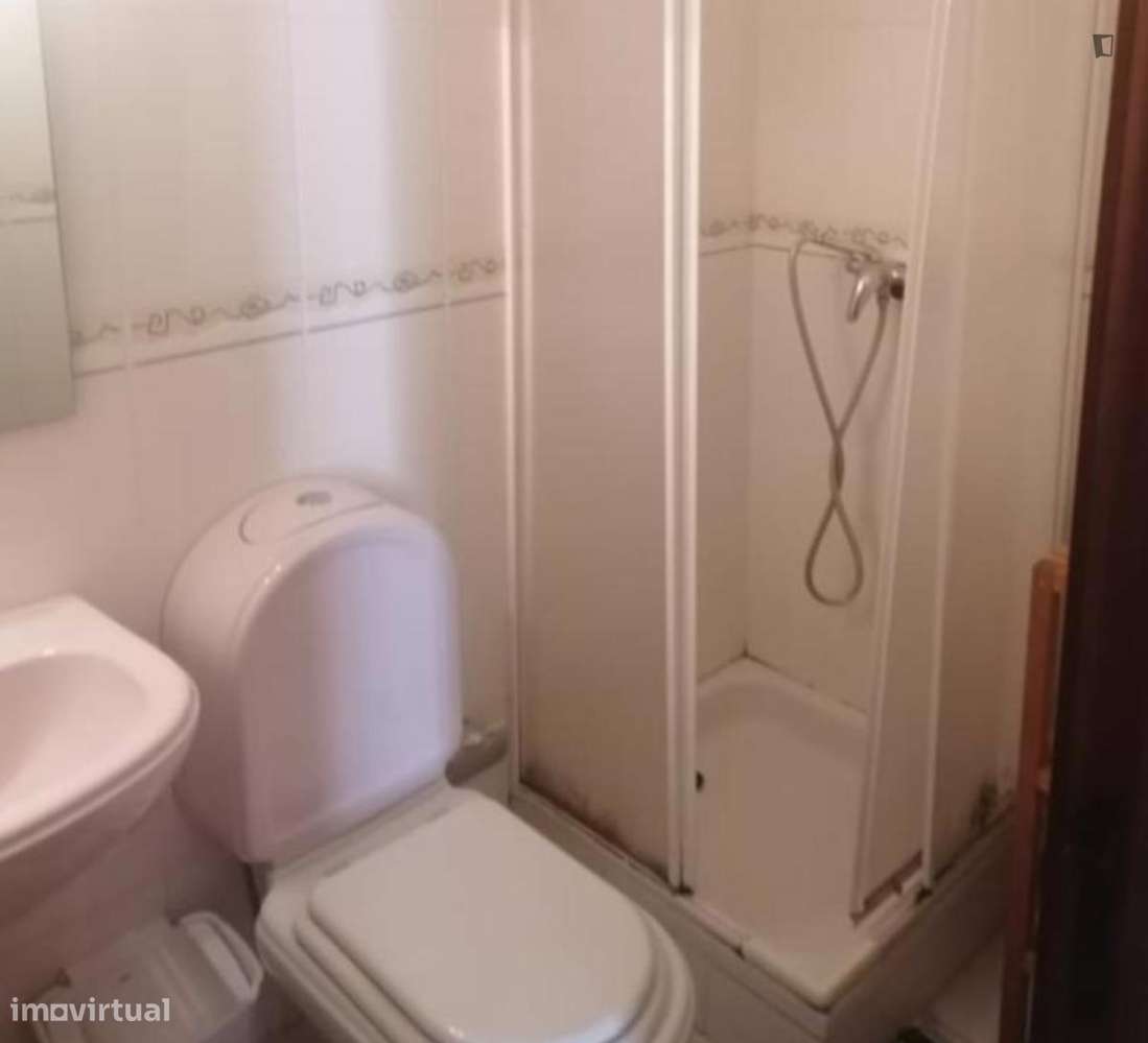 Quarto - localizado em Montes Claros Coimbra - Grande imagem: 5/7