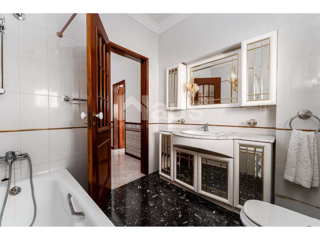 Moradia isolada T4 térrea com garagem-18