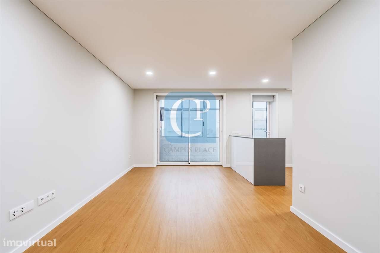 Apartamento T2 renovado e equipado à Avenida Fernão Magalhães - Grande imagem: 4/25