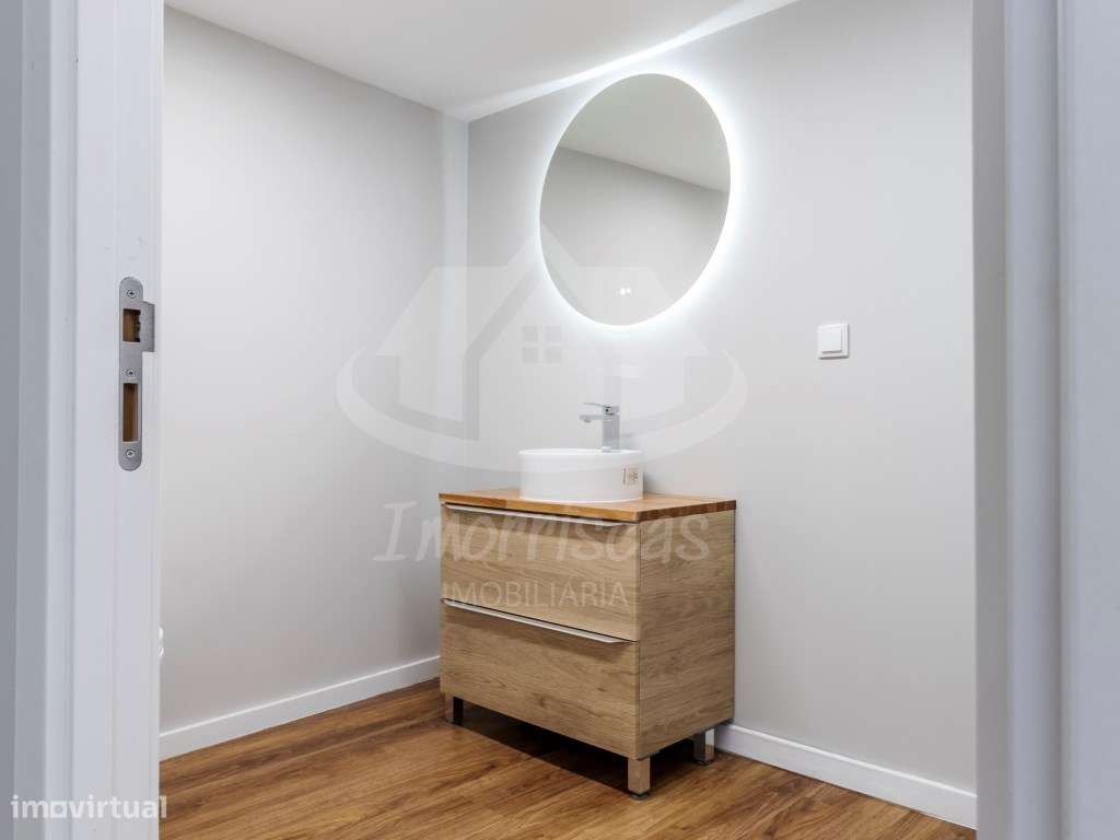 T3 Duplex Remodelado com Entrada Independente no Centro de Sacavém-36