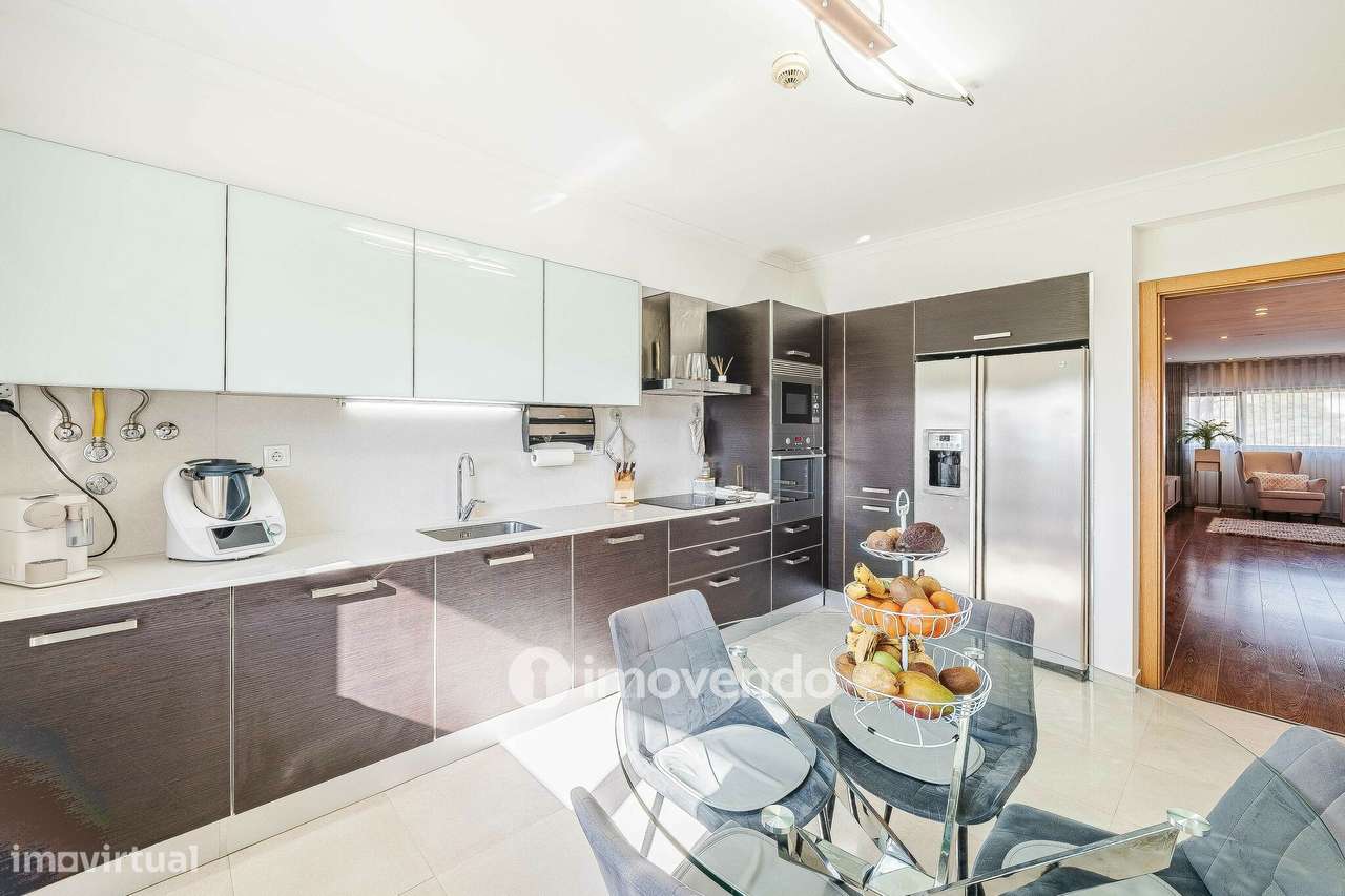 Apartamento T4 Duplex, com estacionamento e arrecadação, no Barreiro-8