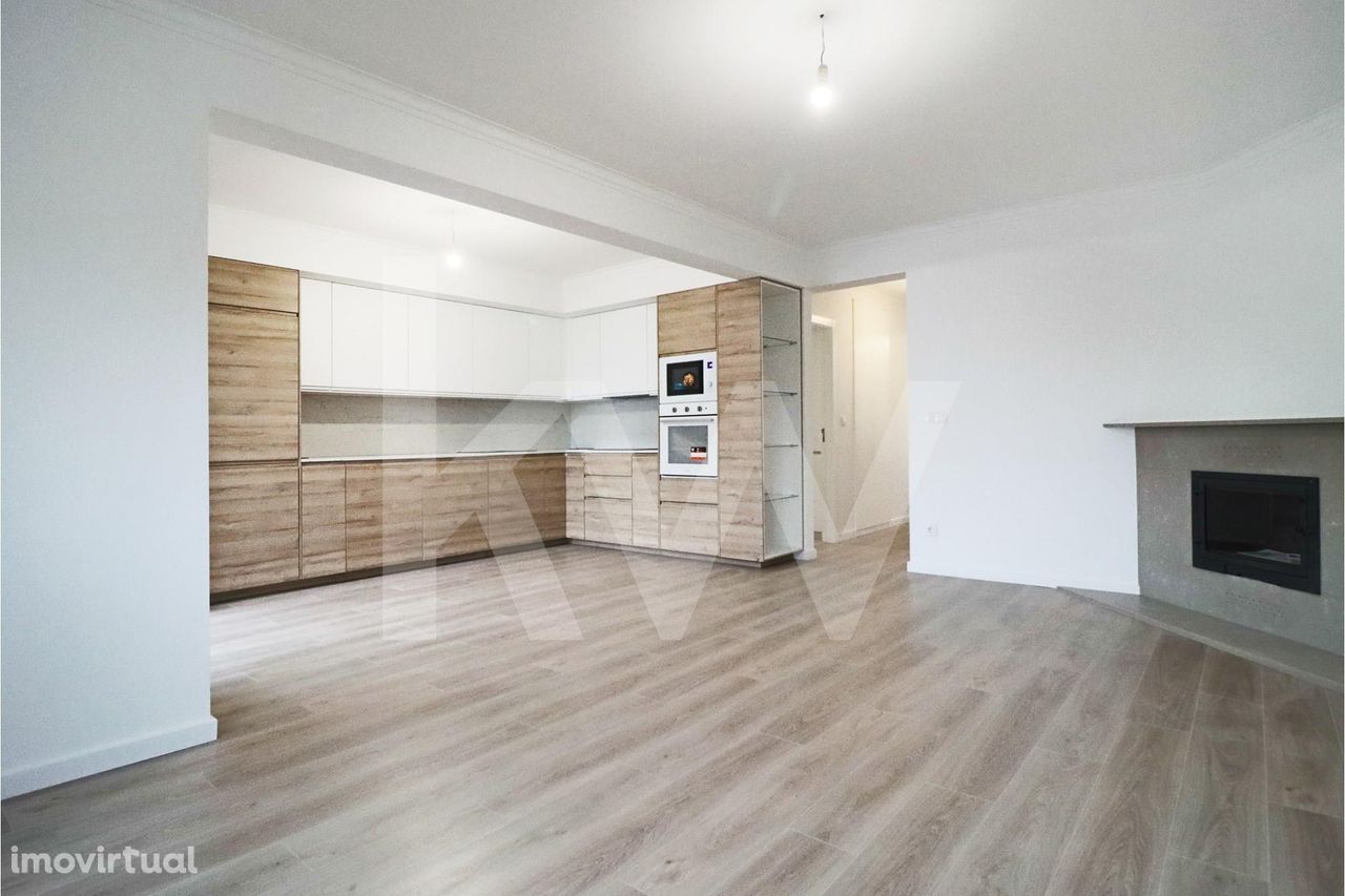 Apartamento T3 remodelado com garagem na Amoreira - Cascais