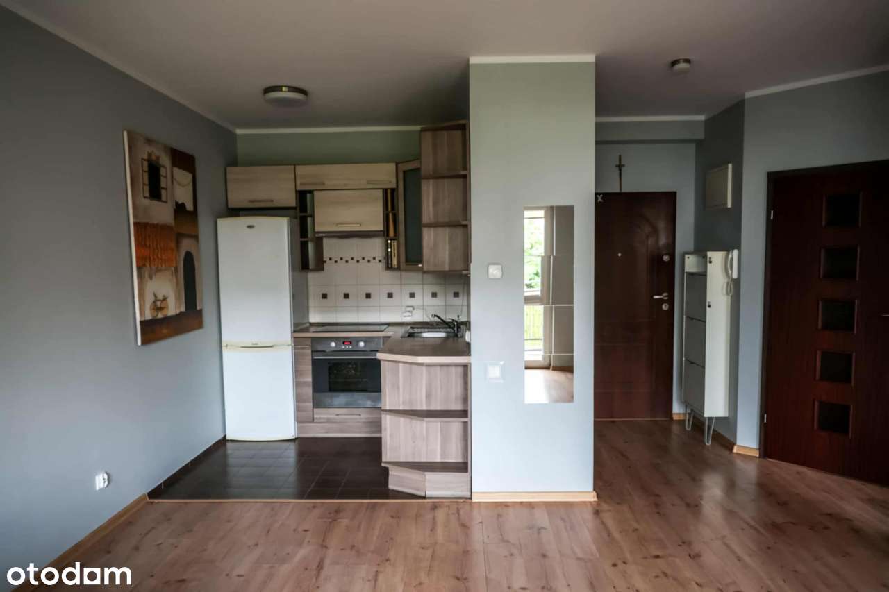 Koniuchy, 2 pokoje na 1 piętrze, zamknięty teren-0