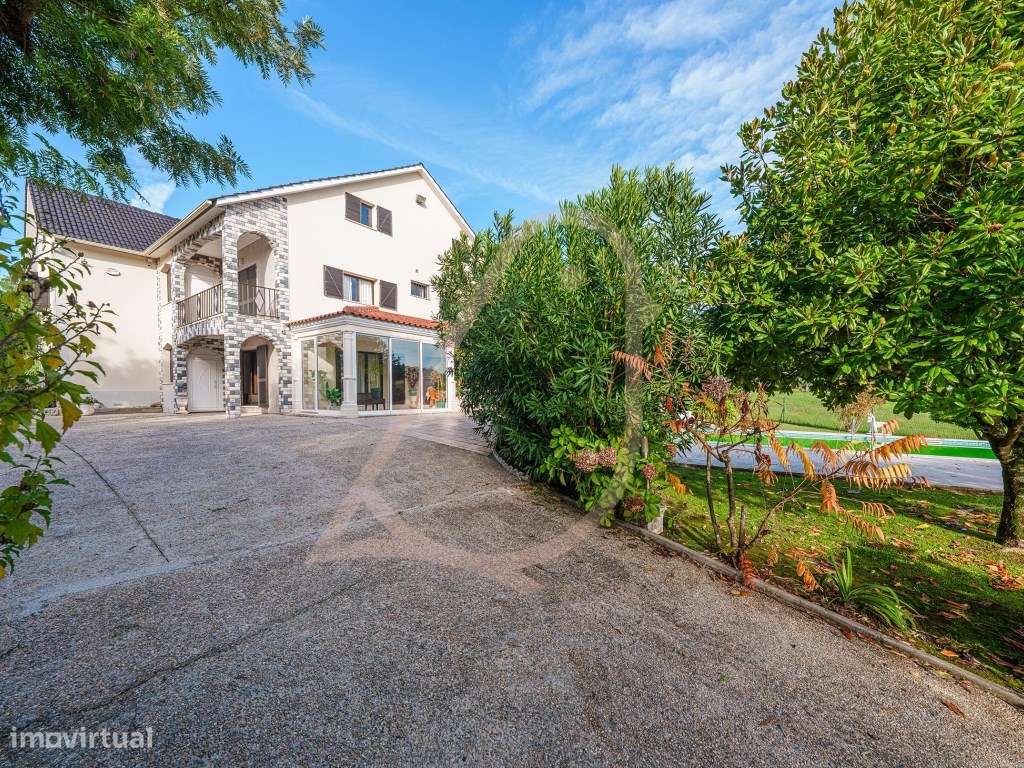 Refúgio Perfeito no Campo com Vista de Sonho e Piscina!-5