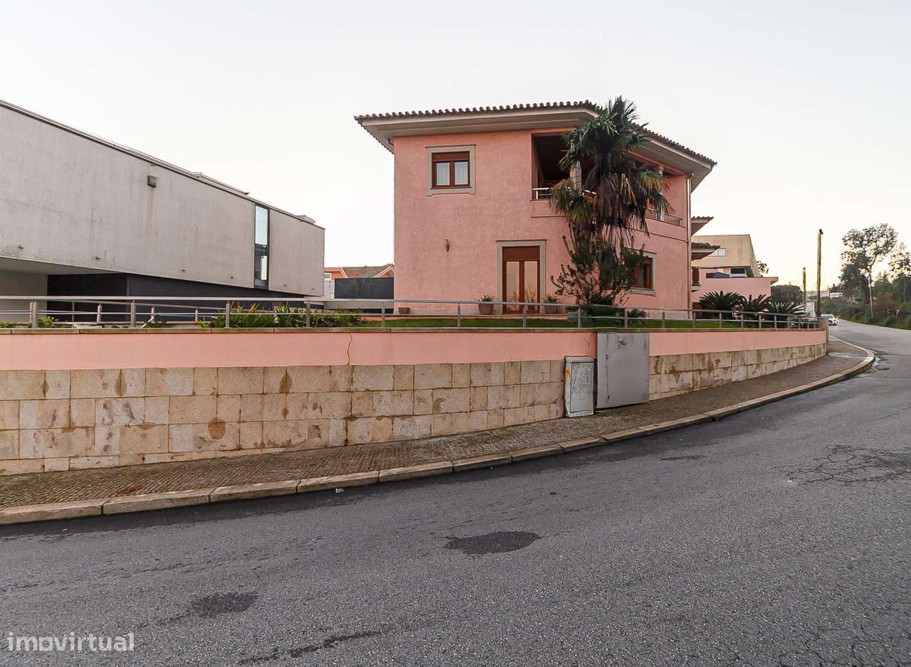 Moradia T3 com piscina em Fiães, Santa Maria da Feira-42