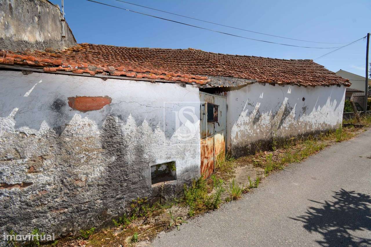 Moradia para recuperar Peras Ruivas - Seiça - Ourém - Grande imagem: 2/21