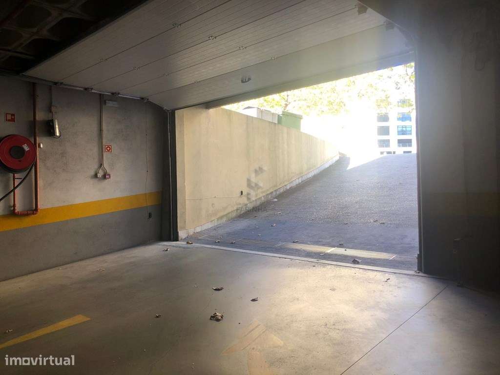 Lugar de Estacionamento em Edifício Empresarial - Grande imagem: 4/10
