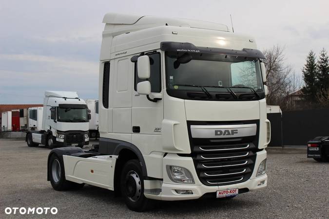 DAF XF 106.460 /LODÓWKA /PEŁNY SPOILER / OPONY 90% /**SERWIS FR **/ IDEALNY STAN / - 18