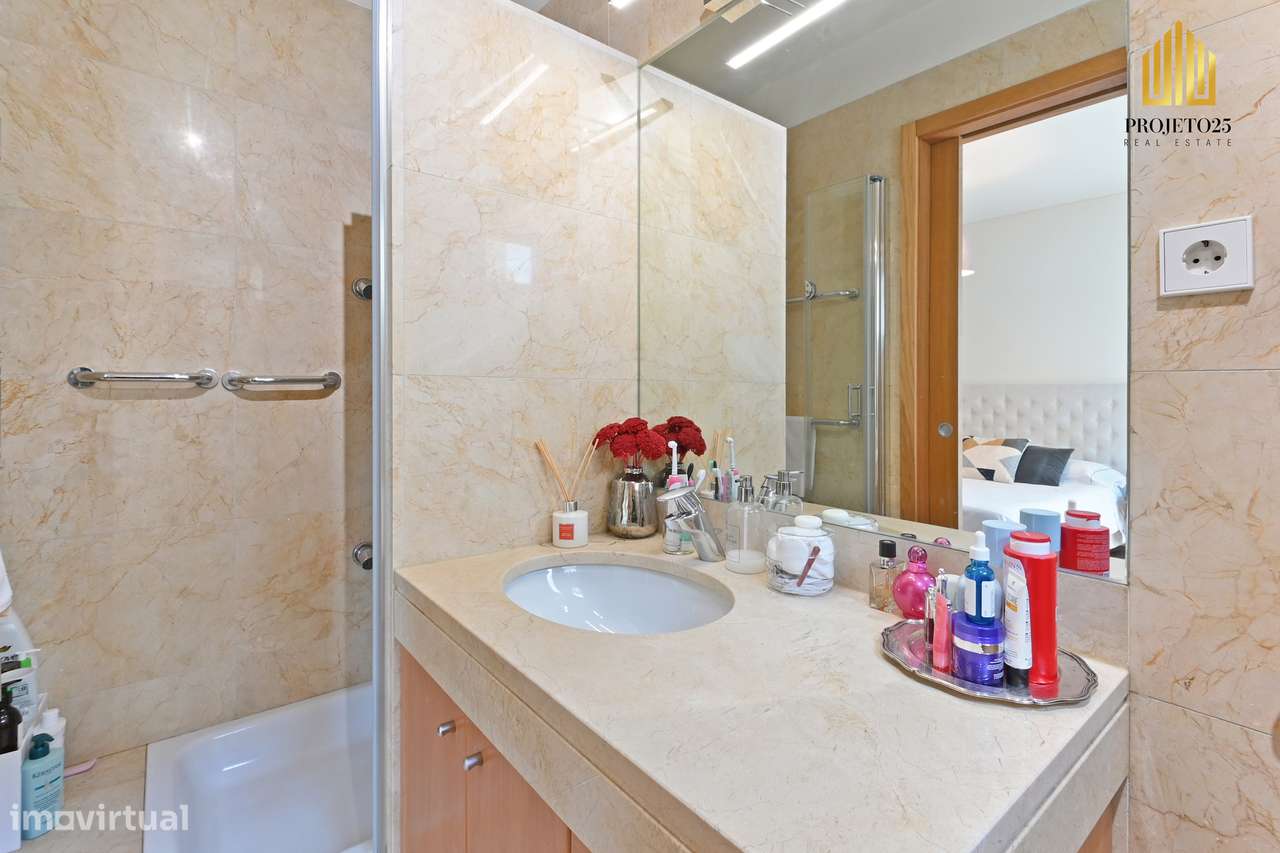 T2 Com Terraço Privativo em Condº Fechado com Piscina Coberta e Jardim-24