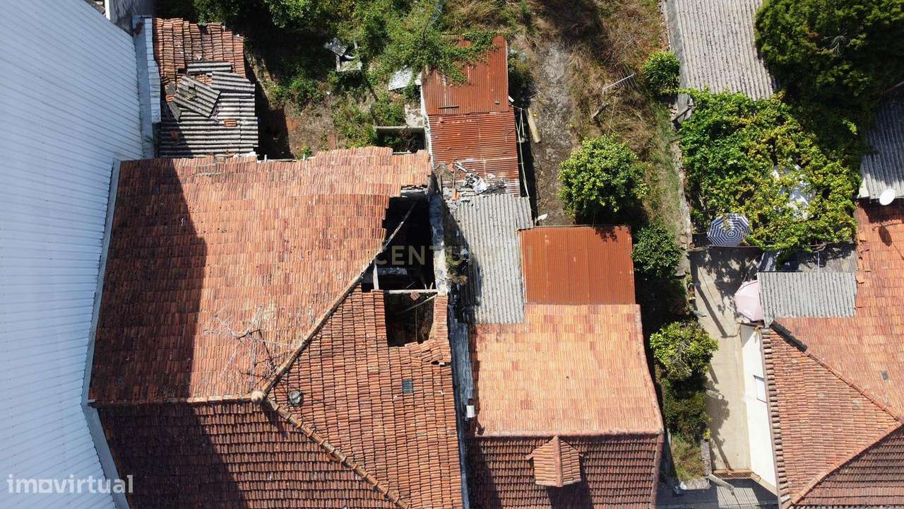 Moradia ancestral com terreno no centro da cidade de Santo Tirso para - Grande imagem: 3/6