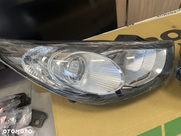 Hyundai IX35 reflektor przód nowy - 4