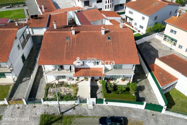 Moradia Geminada T4 com churrasqueira na Marinha Grande - Leiria-3