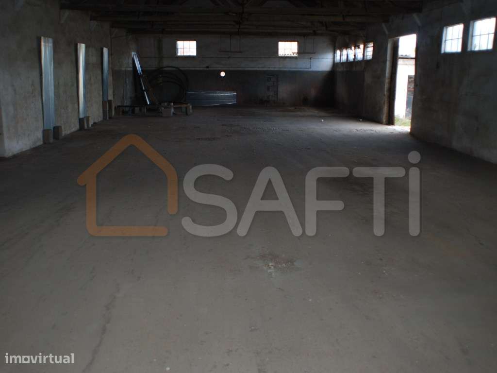 Armazém de 562 m2 em Lote de 2305m2 Ponte de Sor (Av. Liberdade) - Grande imagem: 5/27