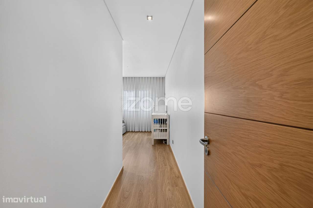 T2 de Excelência no Jardim da Amoreira com Box e Arrecadação-20