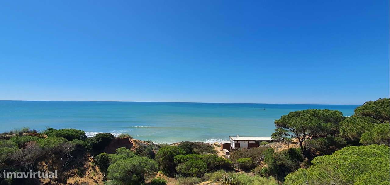 Moradia em primeira linha de mar com acesso direto á praia-13
