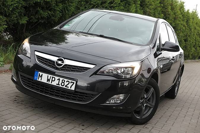 Opel Astra 1.4 Turbo Design Edition - 1