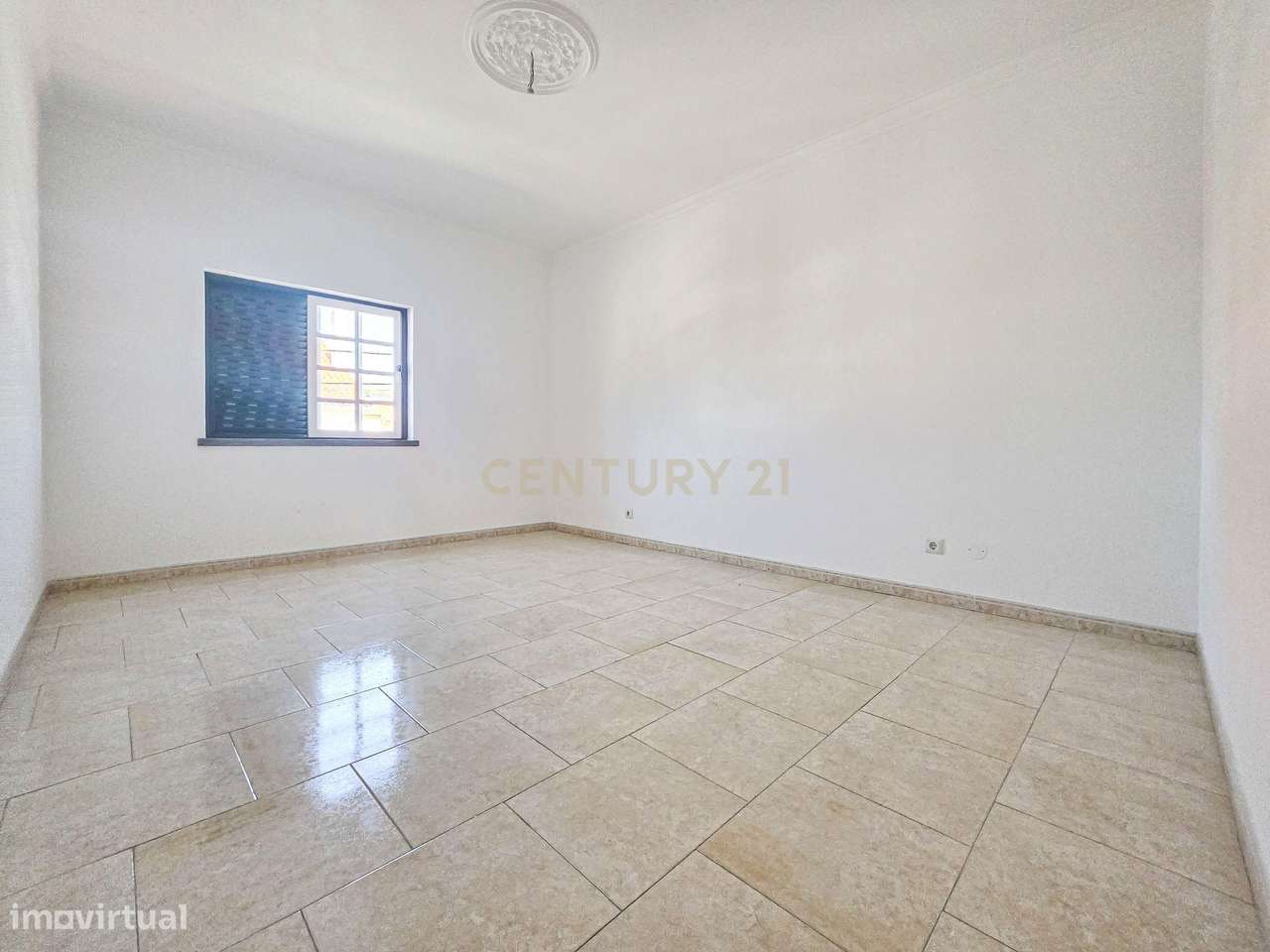 Moradia T3 + Loja em Fernão Ferro, Seixal - Oportunidade Única!-33