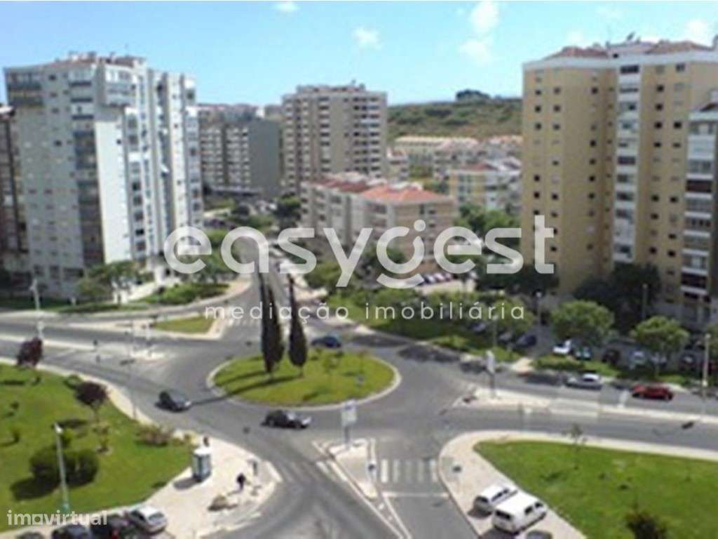 Excelente Espaço de Armazém e ou Comércio em Zona Central - Grande imagem: 2/12