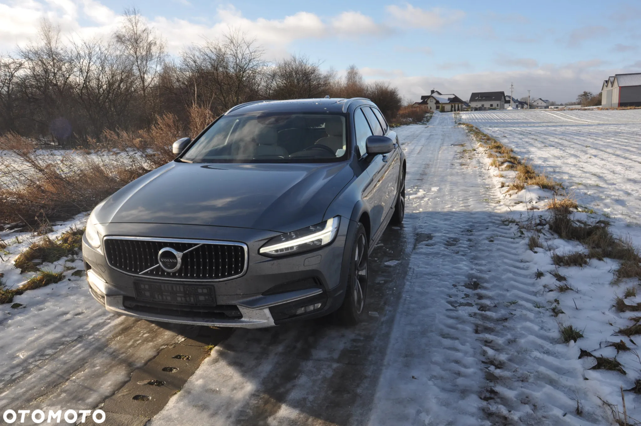 Volvo V90 D5 SCR AWD R-Design - 2