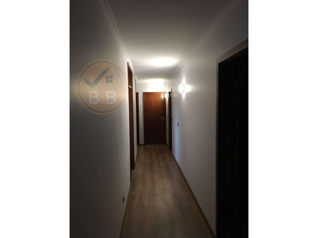Apartamento T3 com garagem em Valbom-10