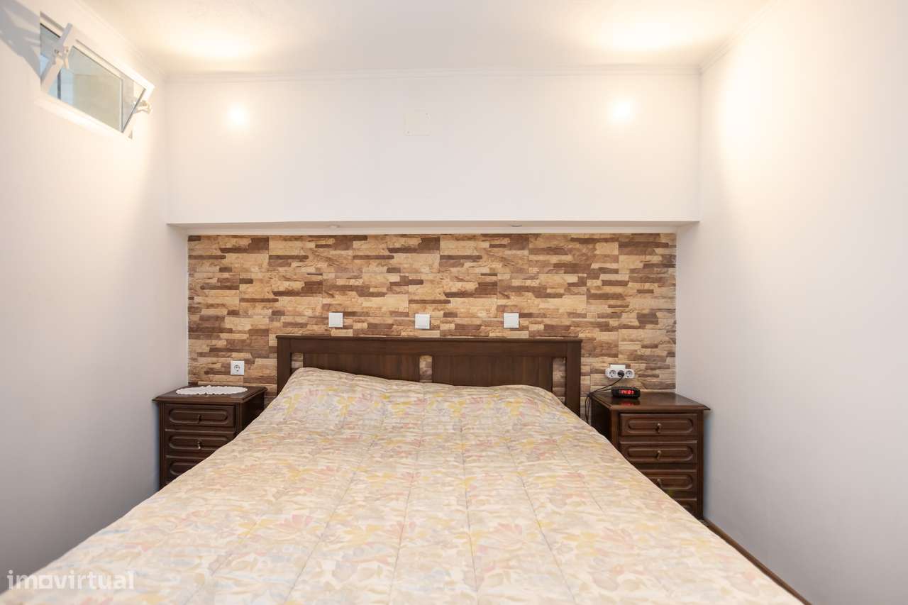 Moradia Geminada com Jardim, Cave e Garagem.-7
