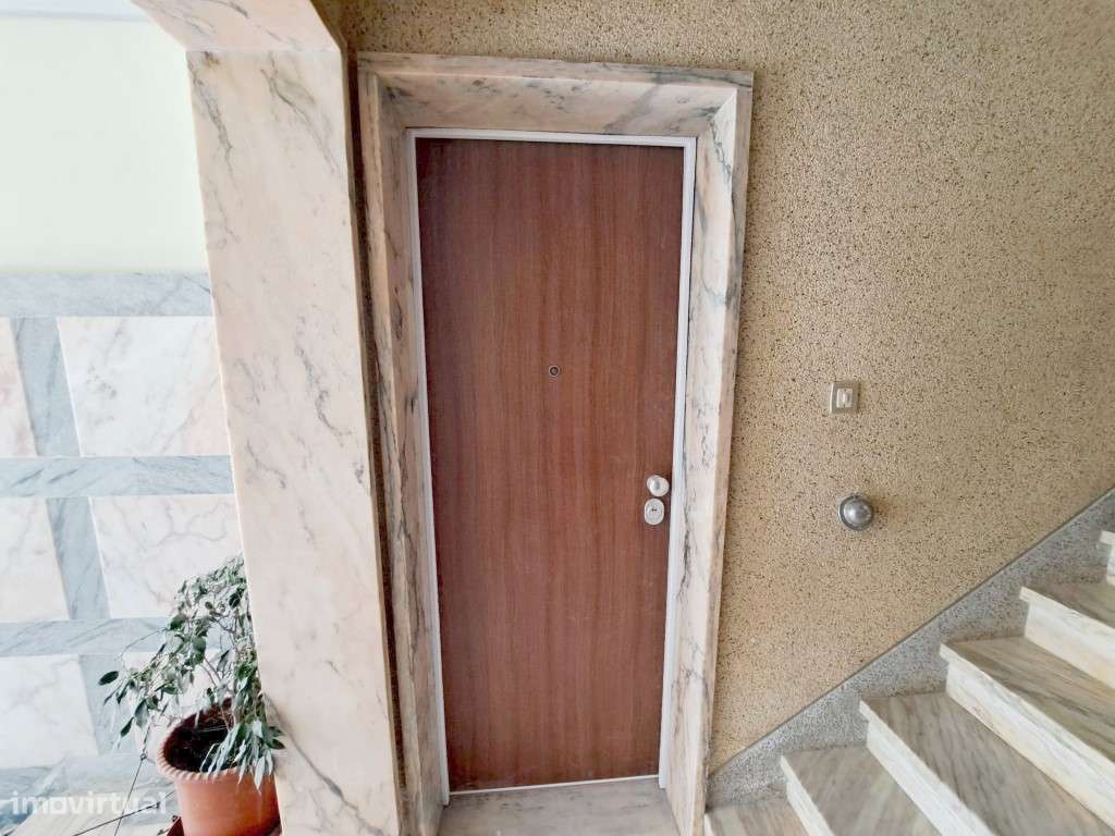 Apartamento T2 com pátio para venda em Algueirão-Mem Martins - Sint...-29