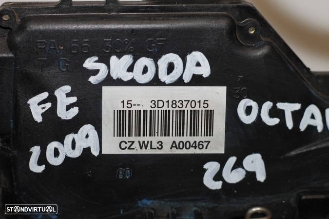 FECHO DA PORTA DIANTEIRA ESQUERDA  SKODA OCTÁVIA - 5