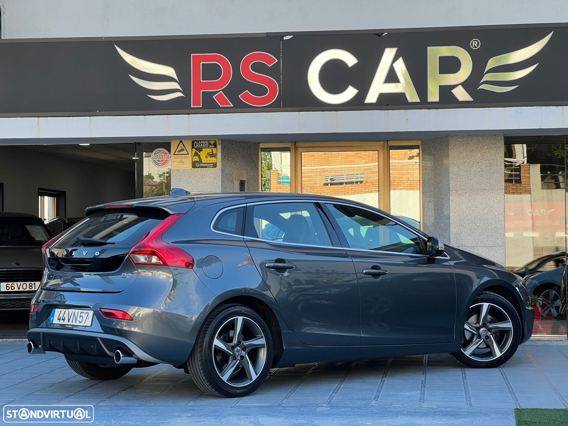 Volvo V40 D2 R Design - 10