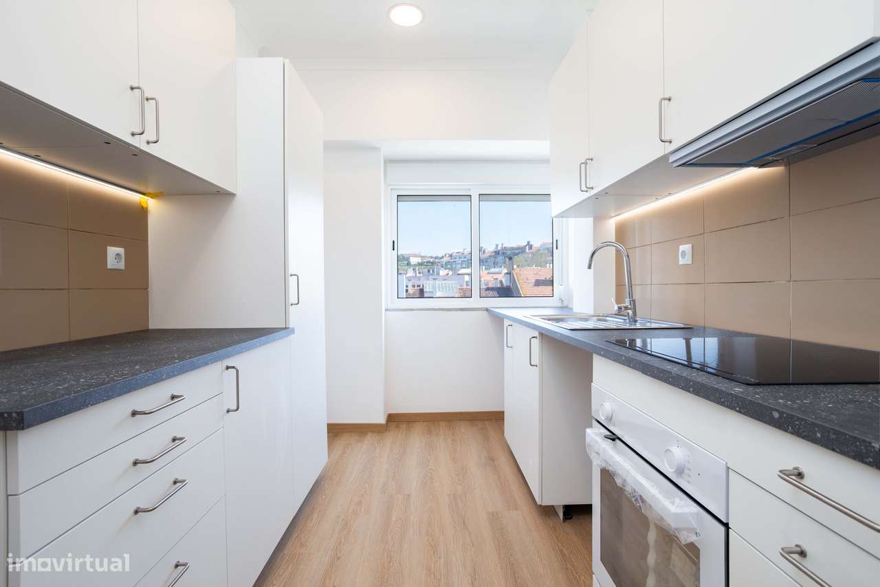 Moderno T2 Remodelado com Vista Desafogada na Calçada de Carriche - Grande imagem: 4/31