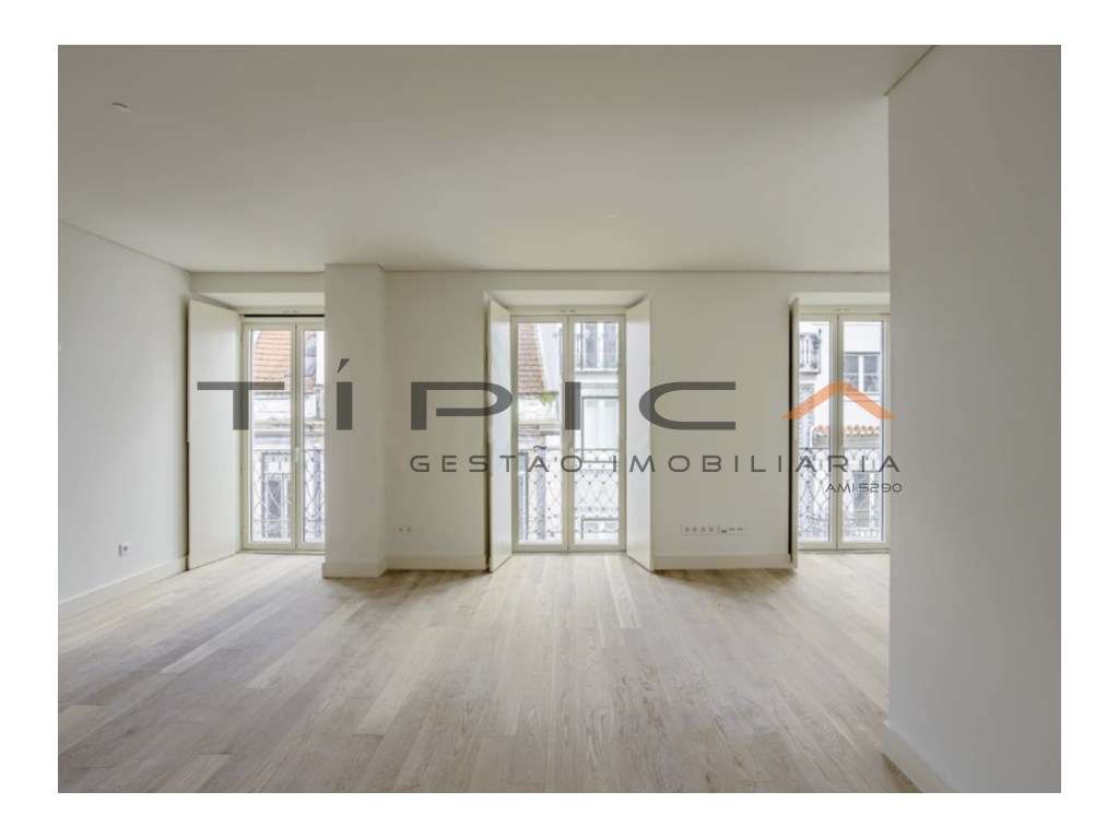 Apartamento T2 com 119 m² em Santos, Lisboa-0