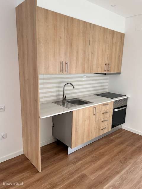 APARTAMENTO T1 TODO REMODELADO JUNTO À PRAÇA DE TOUROS - Grande imagem: 3/10