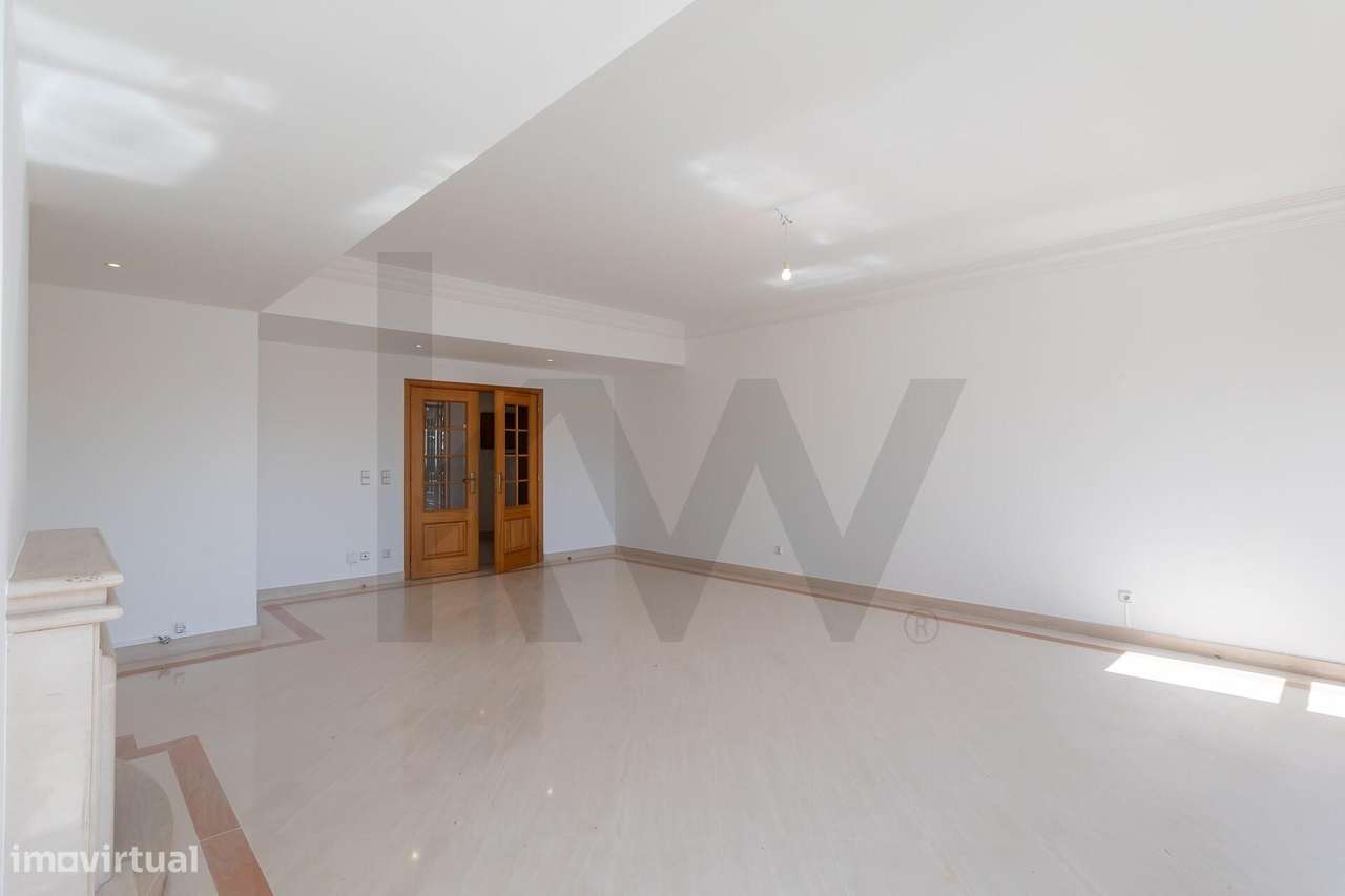 Arrendamento Apartamento T4 com 244m2, Varandas, Arrecadação e Garagem - Grande imagem: 5/51