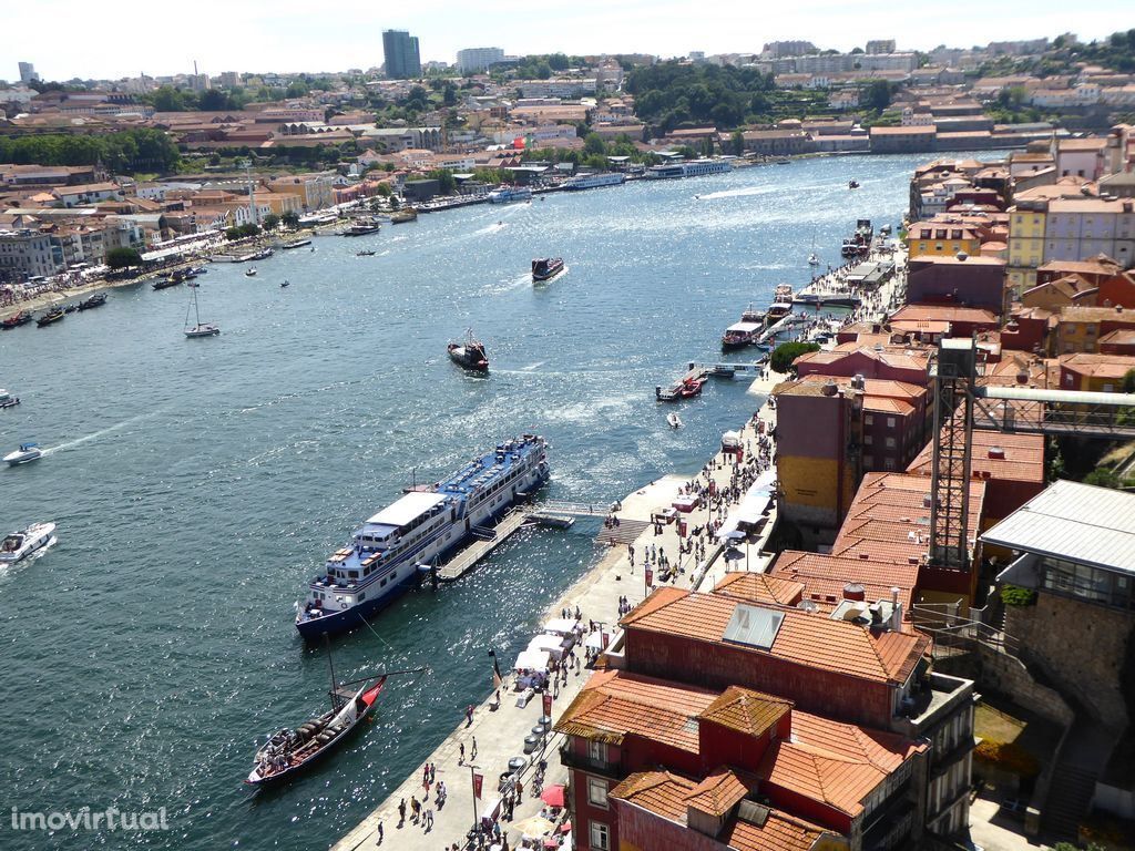 Vende-se Edifícios antigos, V. N. Gaia, Porto, Portugal