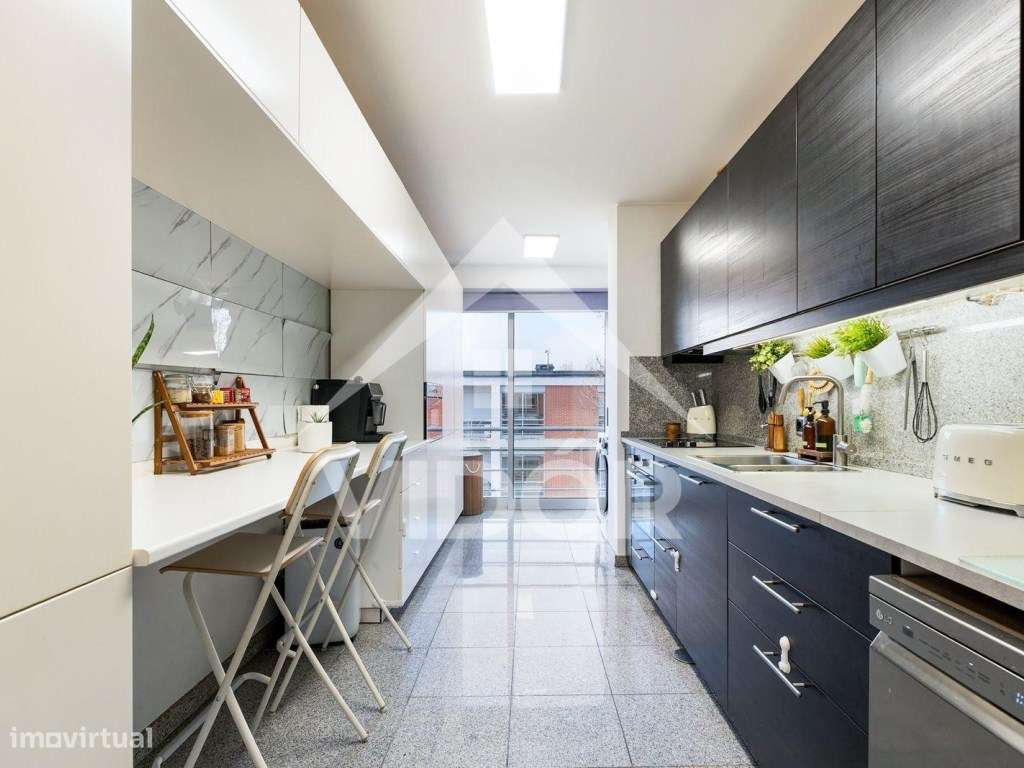 T2 com 130 m² | 105 m² de Área Privativa + Garagem e Arrumos-7