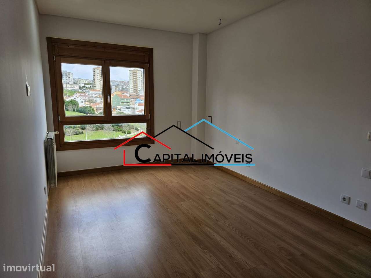 T3 com 4 Parqueamentos e Vista Desafogada-17