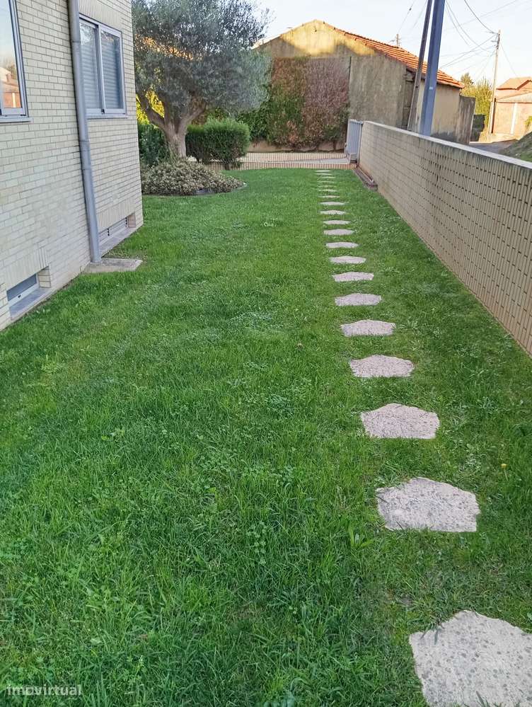 Fantástico apartamento T2 com terraço em condomínio fechado em Canelas-25