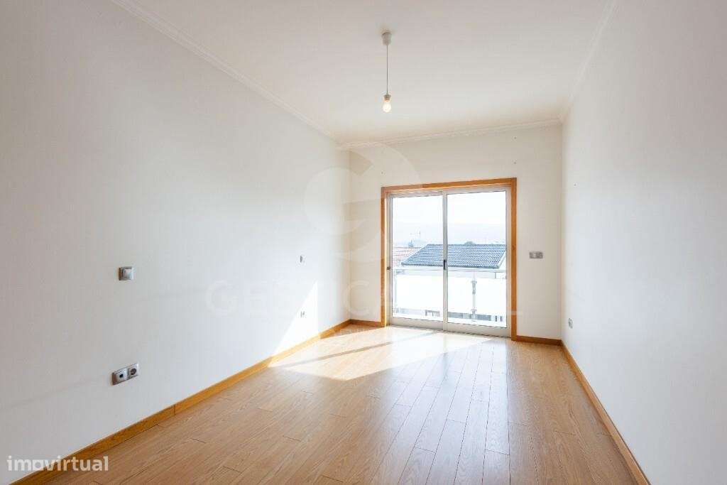 T2 com lugar de garagem no centro do Marco de Canaveses-5