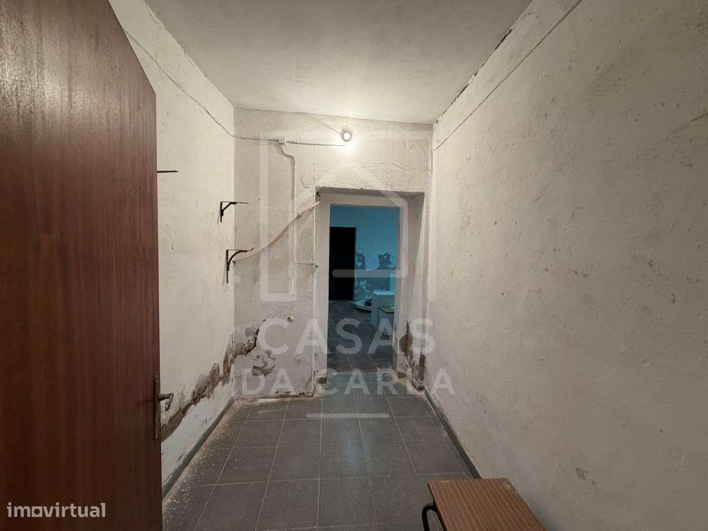 Moradia com espaço comercial com 657m2 em Albergaria dos Fusos-17
