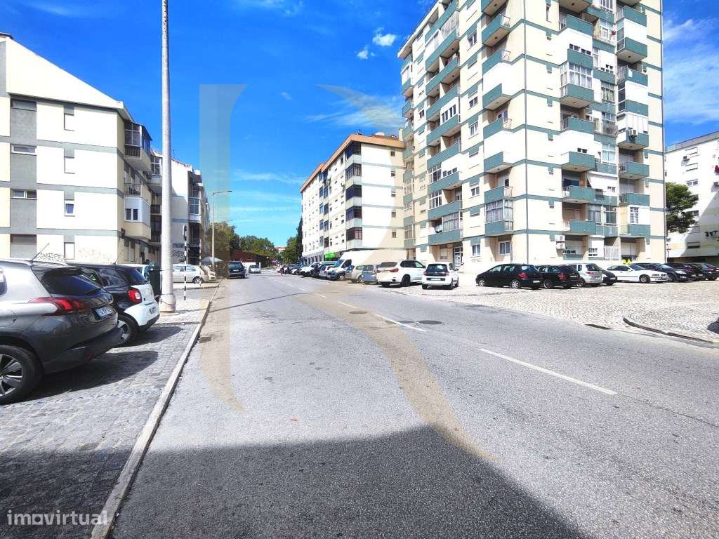 Apartamento T2 com varanda nas Paivas - Seixal-28